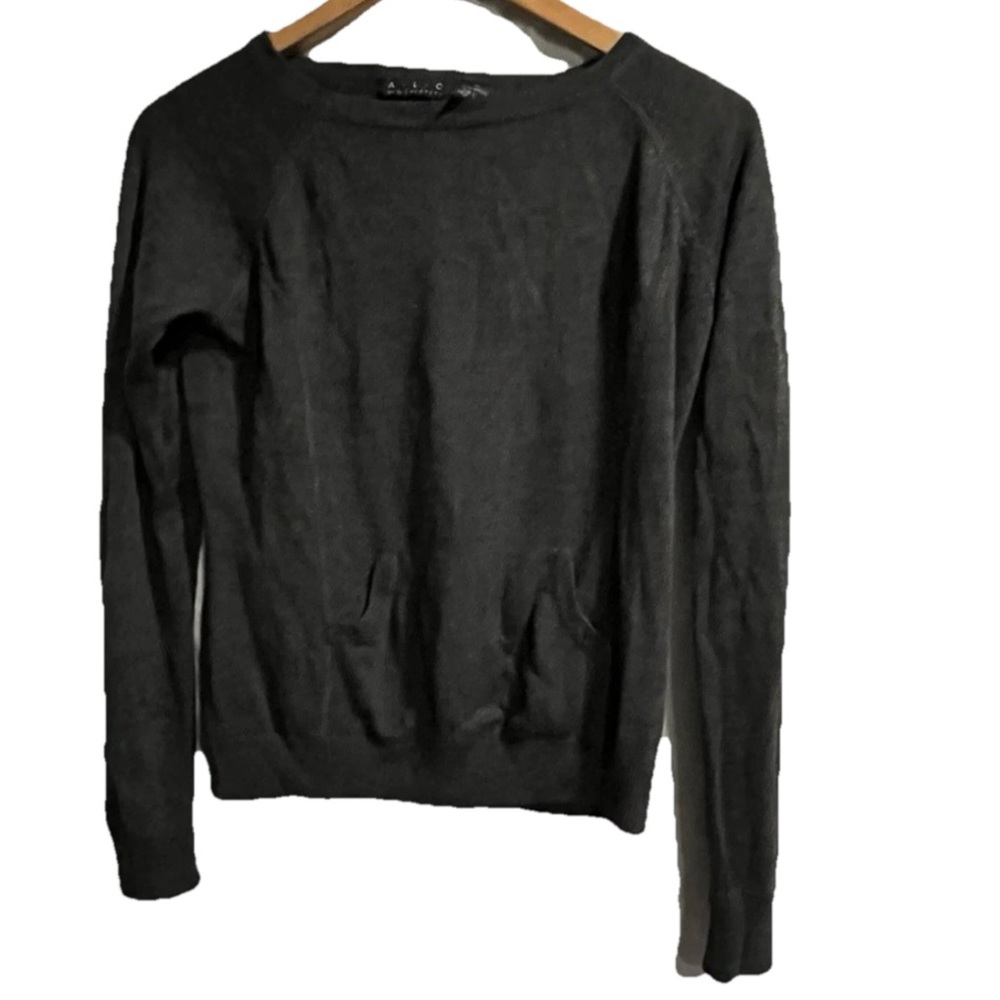 A.L.C. Women’s Long Sleeve Scoop Neck Top Sweater Size Medium Regular
